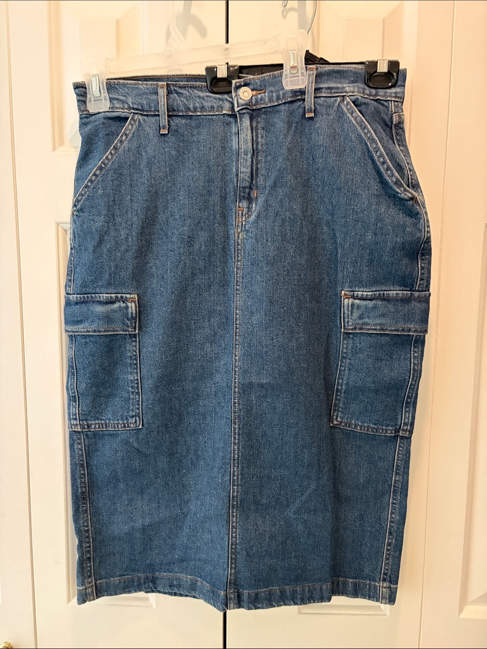 Levis High-Rise Blue Denim Cargo Midi Skirt